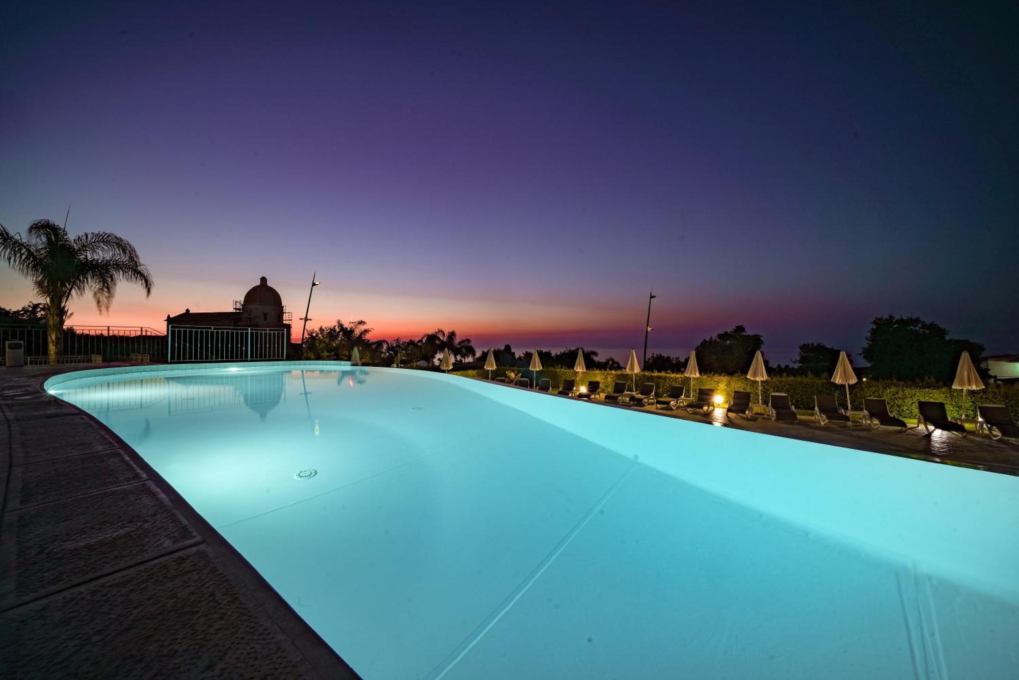 Sentido Michelizia Tropea Resort 外观 照片