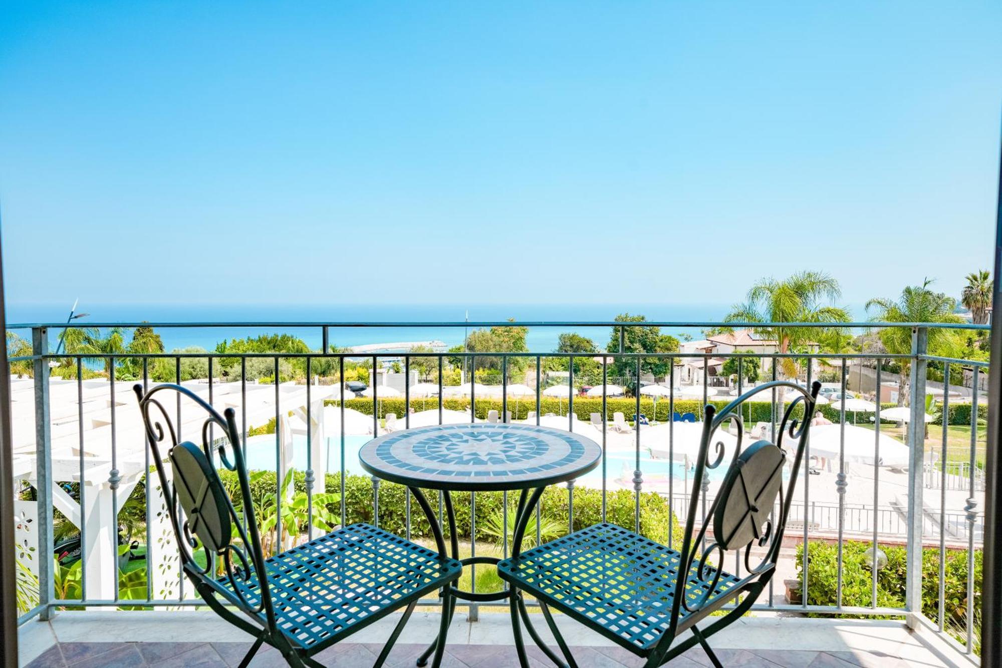 Sentido Michelizia Tropea Resort 外观 照片